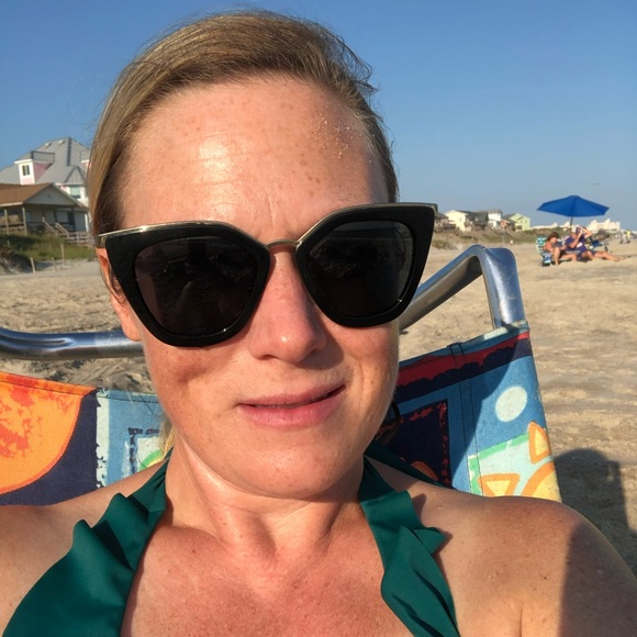 Meet your Posher, Becca - Picture 3 of 5